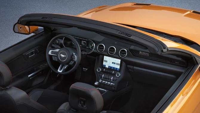 Ford Mustang - Interior
